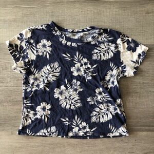 American Eagle Outfitters Blue and White Floral Tee